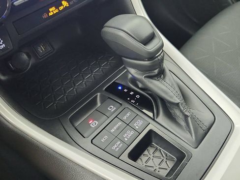 Used 2025 Toyota RAV4 XLE AWD/4WD image 31