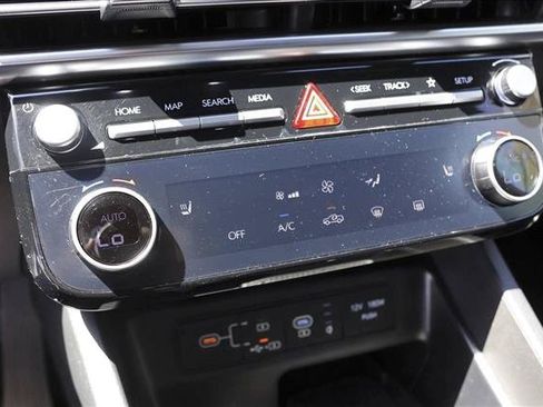 Used 2025 Hyundai Santa Cruz SEL AWD/4WD image 19
