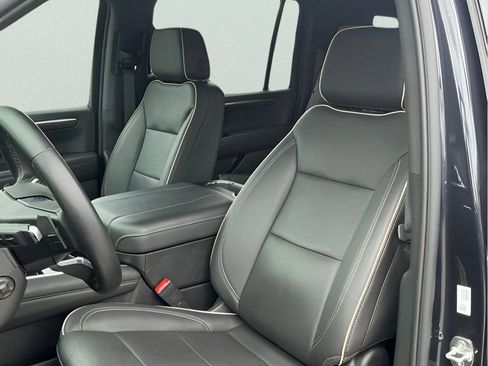 Used 2025 Chevrolet Suburban Premier RWD image 32