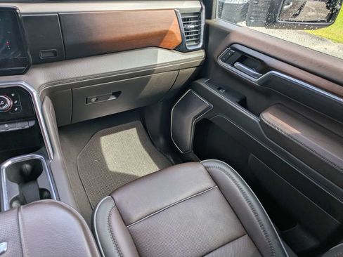 Used 2024 GMC Sierra 2500 Denali w/ Denali Reserve Package AWD/4WD image 18