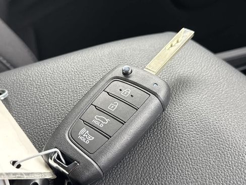 Used 2026 Hyundai Elantra SE FWD image 28