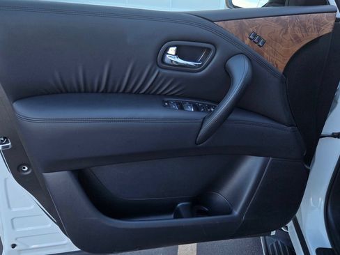 Used 2024 Nissan Armada SL w/ Captain's Chairs Package RWD image 9