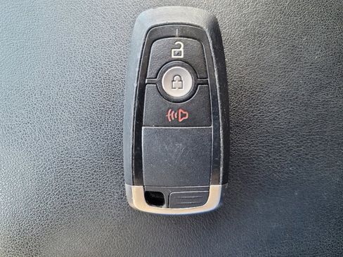 Used 2023 Ford Edge SEL image 32