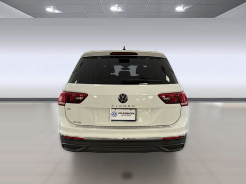 Certified 2024 Volkswagen Tiguan SE FWD image 10
