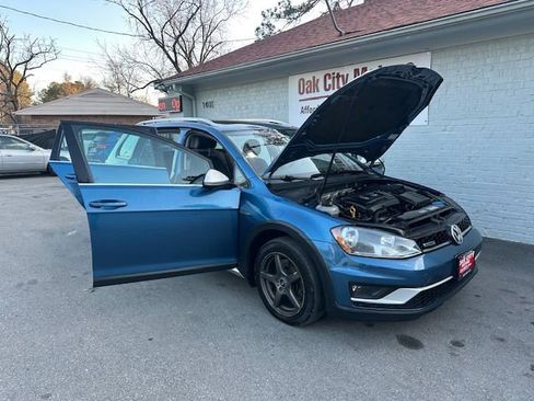 Used 2017 Volkswagen Golf Alltrack S image 9