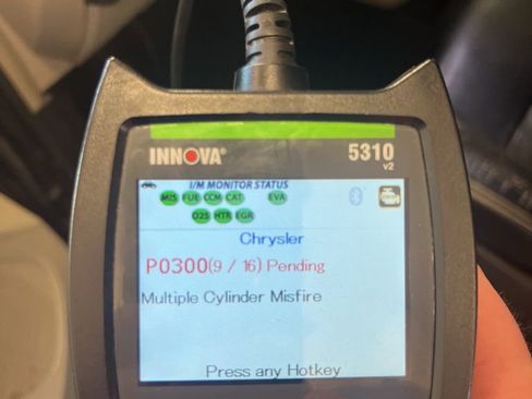 Used 2015 Chrysler Town & Country Touring image 11