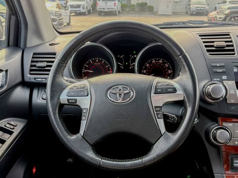 Used 2012 Toyota Highlander Limited w/ Tow Pkg image 29