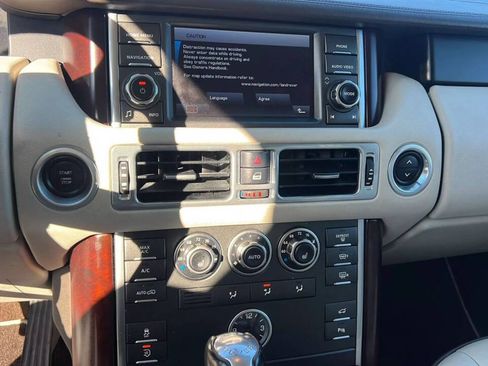 Used 2011 Land Rover Range Rover HSE AWD/4WD image 13