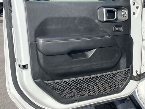 Used 2020 Jeep Wrangler Unlimited Sahara image 14