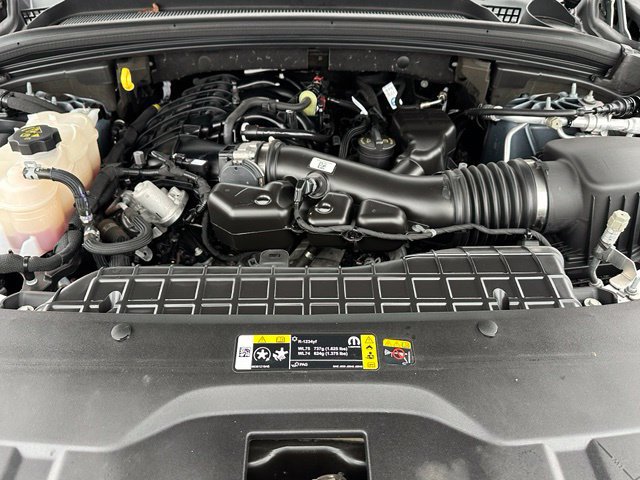 Used 2023 Jeep Grand Cherokee Limited w/ Luxury Tech Group II AWD/4WD image 9