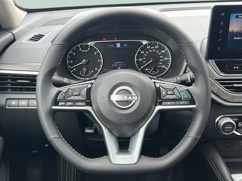 Used 2025 Nissan Altima 2.5 SV w/ SV Premium Package AWD/4WD image 16