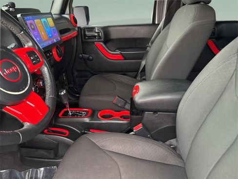 Used 2018 Jeep Wrangler Unlimited Sport w/ Connectivity Group image 18