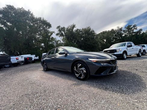 Used 2024 Hyundai Elantra Limited image 37