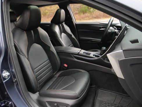 Used 2021 Toyota Avalon XSE image 9