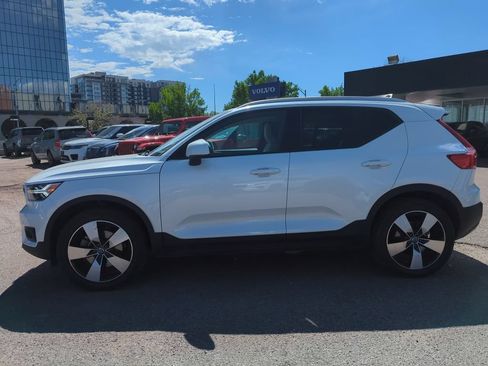 Used 2021 Volvo XC40 T5 Momentum w/ Premium Package AWD/4WD image 4