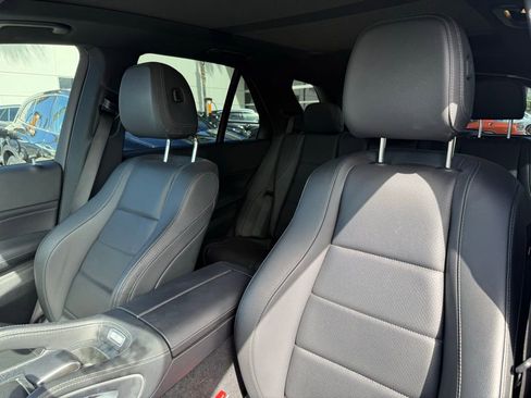 Used 2022 Mercedes-Benz GLE 350 4MATIC w/ Premium Package image 3