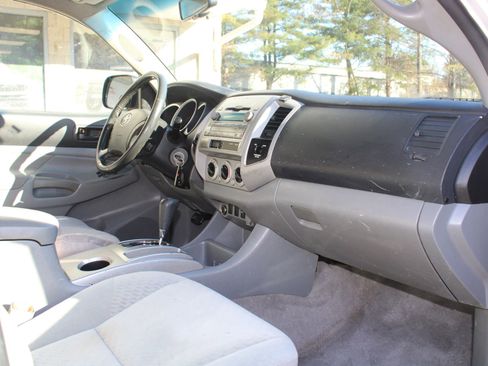Used 2011 Toyota Tacoma 4x4 Access Cab image 12