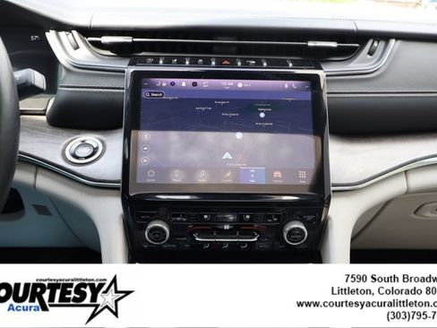 Used 2022 Jeep Grand Cherokee L Overland w/ Luxury Tech Group IV AWD/4WD image 17
