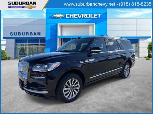 Used 2024 Lincoln Navigator L 4WD image 1