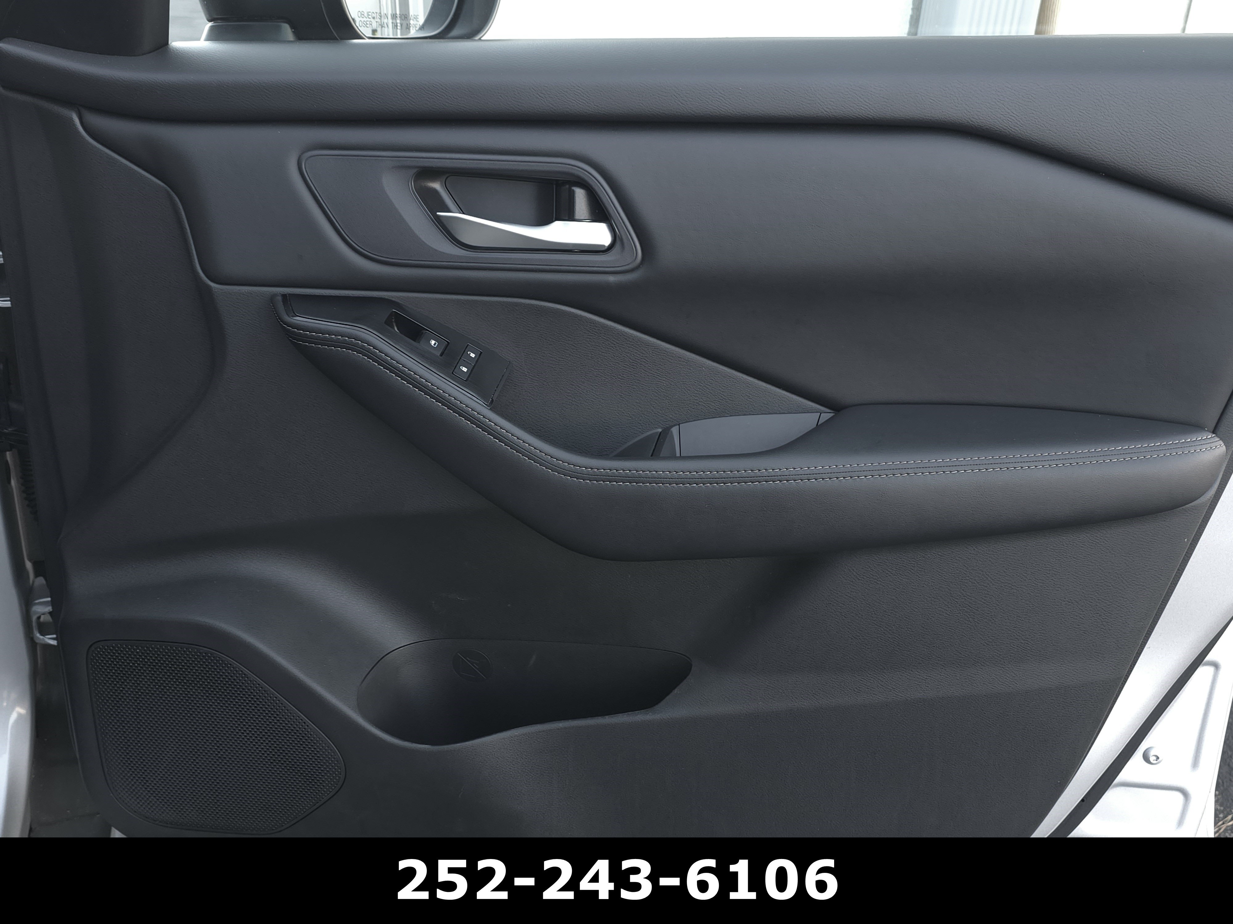 Used 2024 Nissan Rogue SV AWD/4WD image 39