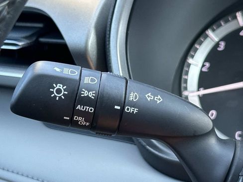 Used 2025 Toyota Highlander XLE FWD image 32