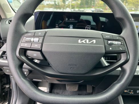 Used 2025 Kia K4 LXS image 27