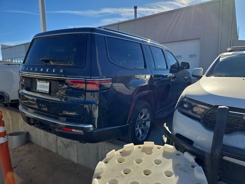 Used 2022 Jeep Wagoneer Series I w/ Premium Group I image 4