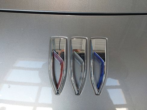 Used 2025 Buick Envista Sport Touring image 31