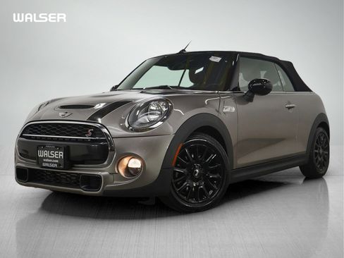 Used 2018 MINI Cooper S image 1