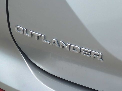 Used 2023 Mitsubishi Outlander SE FWD image 31