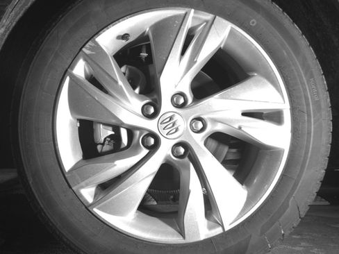 Used 2025 Buick Encore GX Preferred AWD/4WD image 9