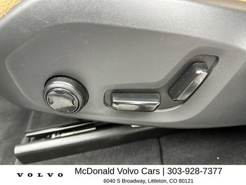 Used 2018 Volvo XC60 T6 Momentum w/ Advanced Package AWD/4WD image 12
