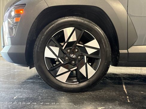 Used 2024 Hyundai Kona SEL FWD image 6