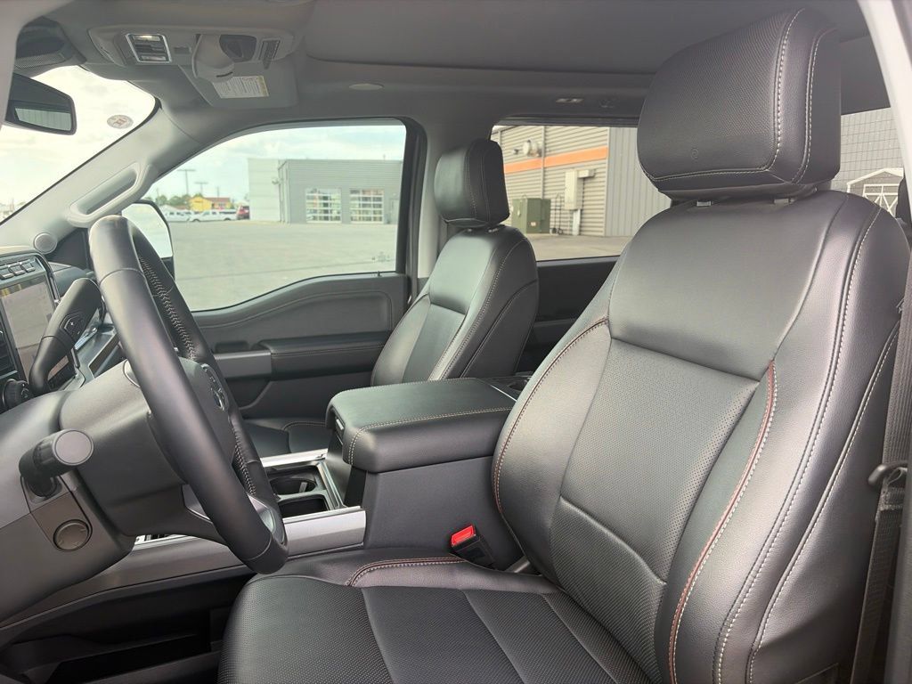 Used 2023 Ford F350 Lariat w/ Lariat Ultimate Package AWD/4WD image 8