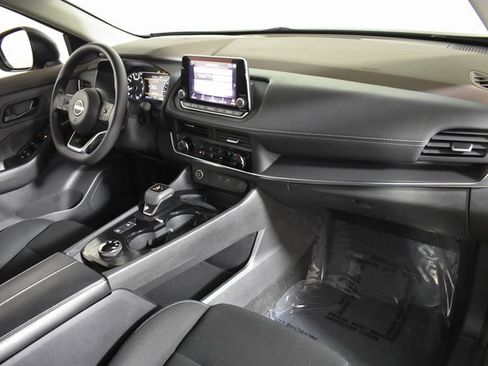 Used 2023 Nissan Rogue S image 32