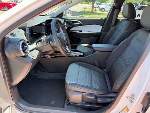 New 2026 Chevrolet Trax LT FWD image 10