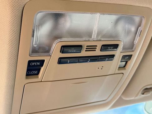 Used 2016 Toyota Highlander XLE image 28