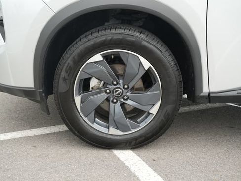 Used 2025 Nissan Rogue SV FWD image 11