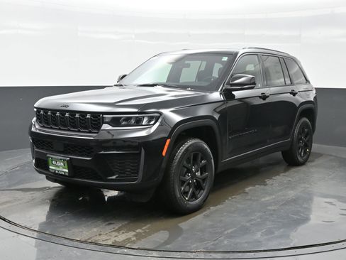 New 2026 Jeep Grand Cherokee Altitude image 2