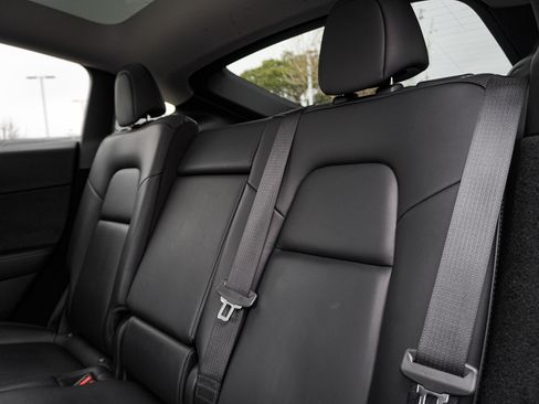 Used 2023 Tesla Model Y Performance image 28