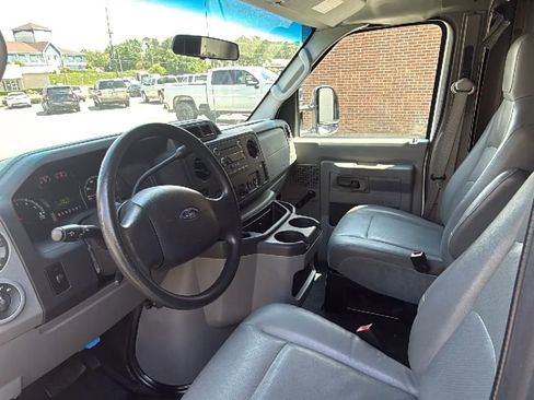 Used 2011 Ford E-450 and Econoline 450 Super Duty RWD image 25