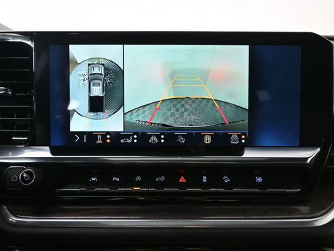 Used 2025 Chevrolet Silverado 1500 LTZ AWD/4WD image 29