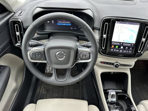 Used 2023 Volvo XC40 B5 Plus w/ Protection Package Premier AWD/4WD image 14