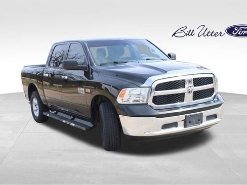 Used 2017 RAM 1500 Classic SLT image 3