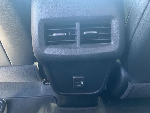 Certified 2024 Chevrolet Equinox RS FWD image 20