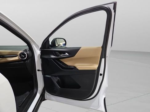 Used 2025 Chevrolet Equinox ACTIV w/ Safety and Technology Package image 31