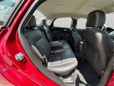Used 2015 Ford Focus SE w/ Equipment Group 201A FWD image 32