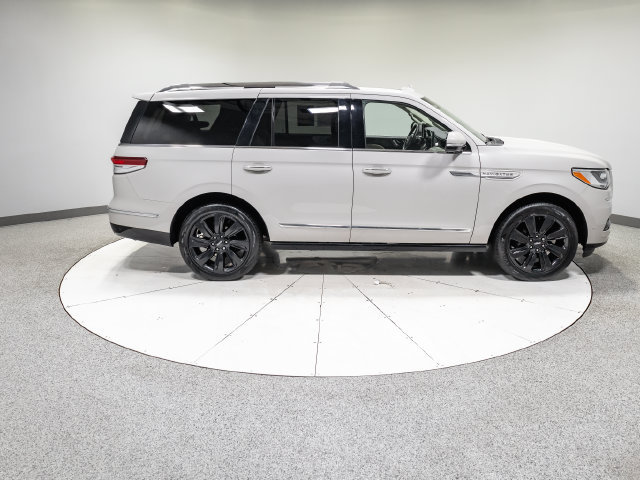 Used 2022 Lincoln Navigator Reserve AWD/4WD image 9