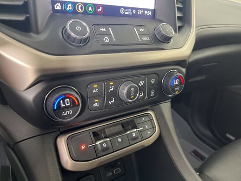 Used 2023 GMC Acadia Denali w/ Denali Ultimate Package FWD image 25
