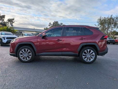 Used 2021 Toyota RAV4 XLE Premium image 7